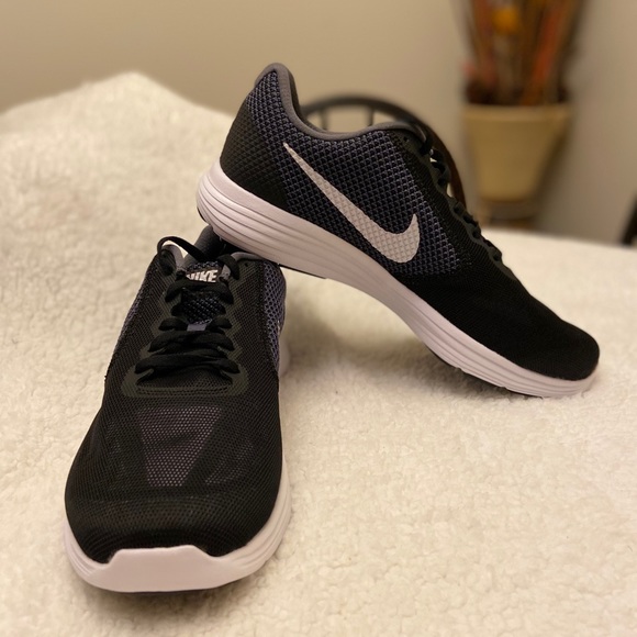 nike revolution 3 4e